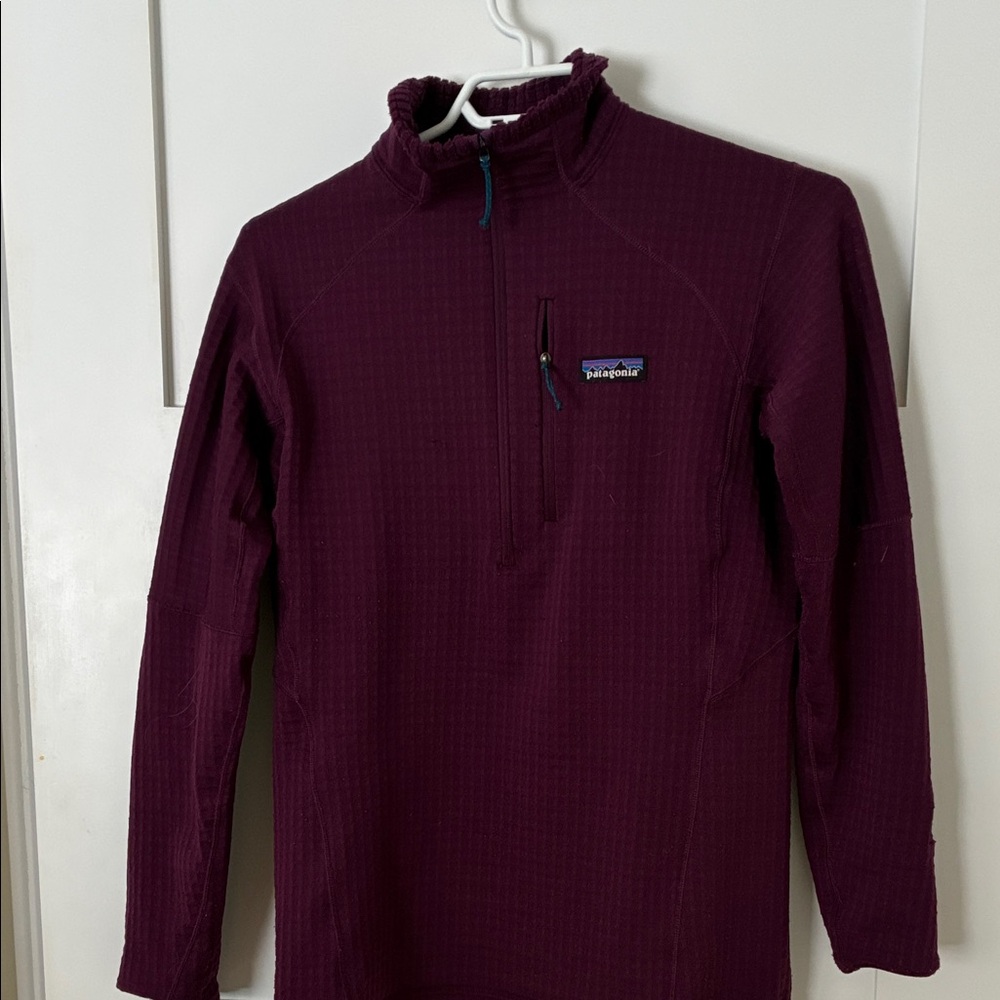 Patagonia fleece excellent condition purple colour size small cozy